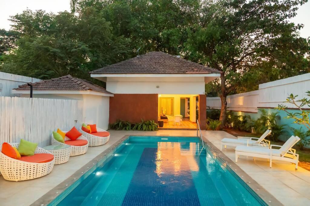 White Banyan Beach Villa, Candolim By The Acacia Villas Екстериор снимка