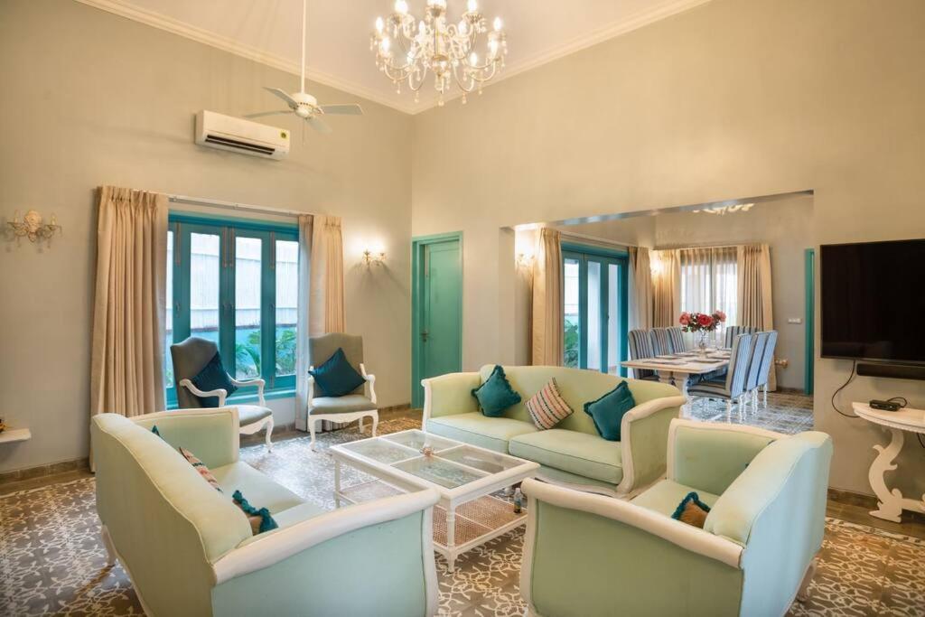 White Banyan Beach Villa, Candolim By The Acacia Villas Екстериор снимка